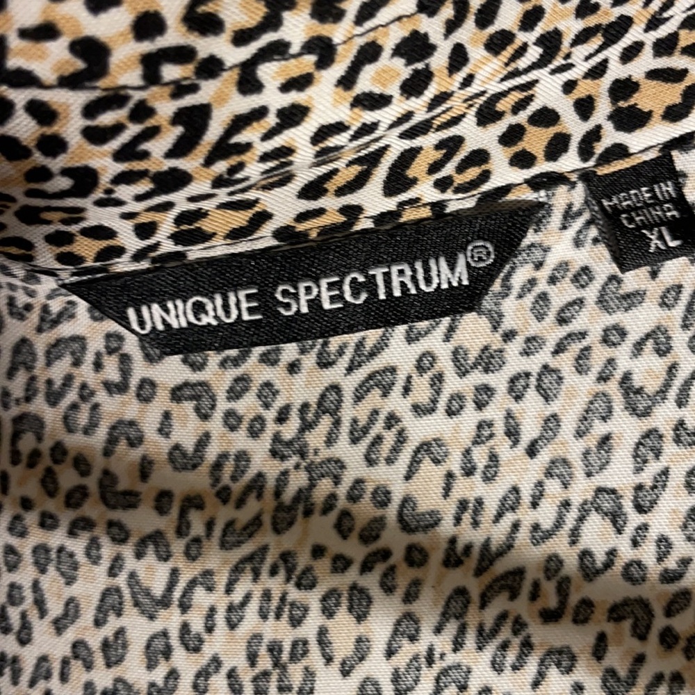 Cheetah Print blouse - Picture 3 of 4